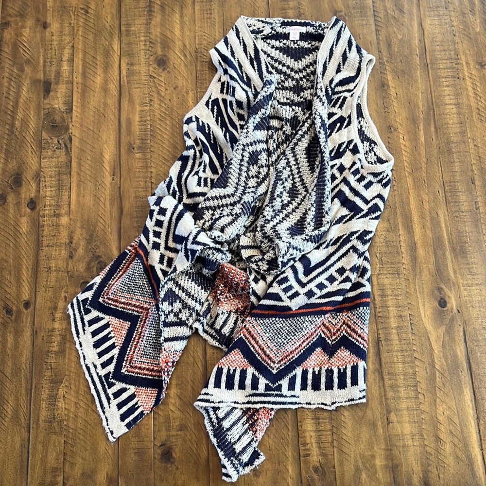 Sleeveless sweater wrap